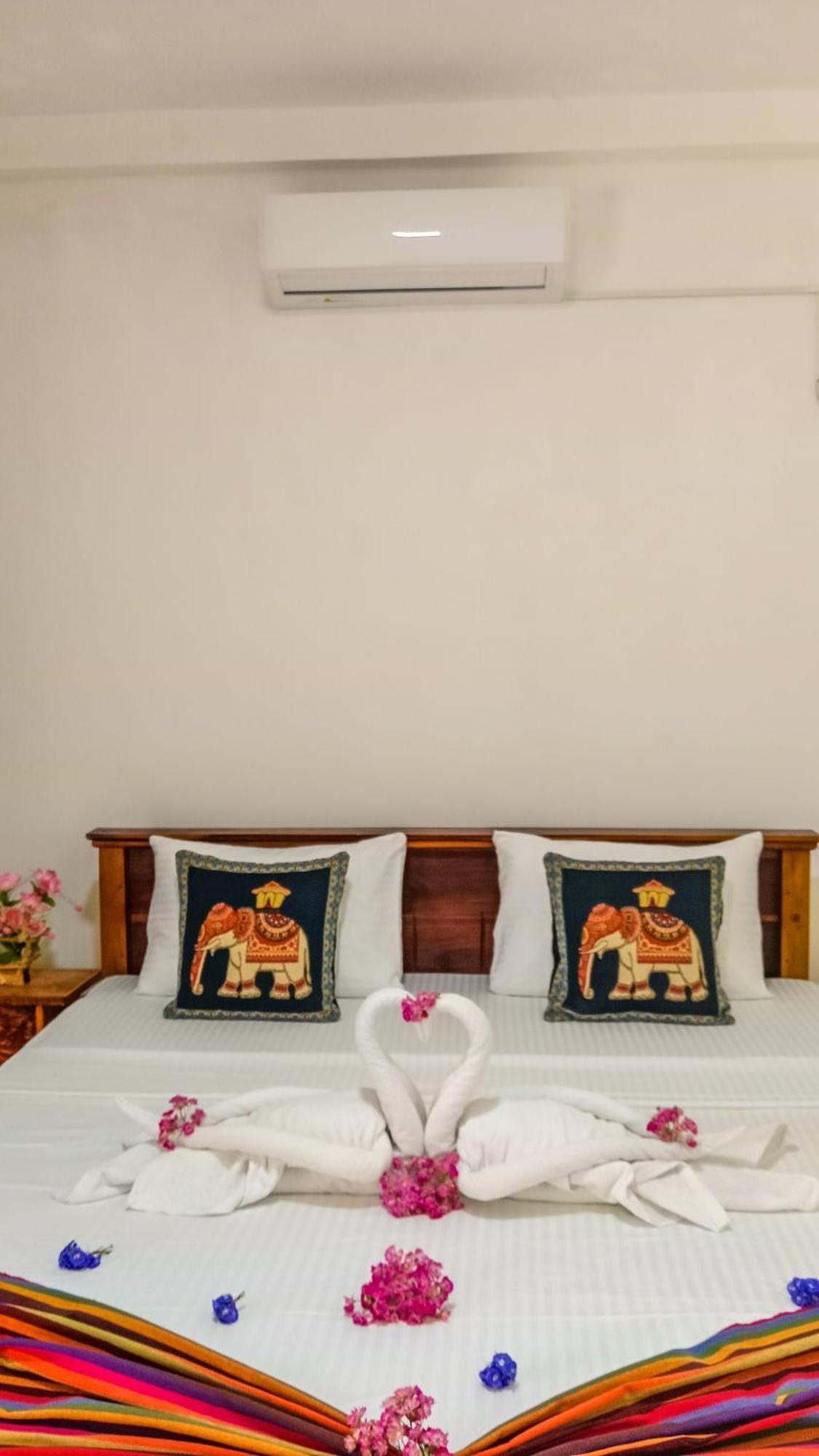 Gimhana Homestay Сигирия Экстерьер фото