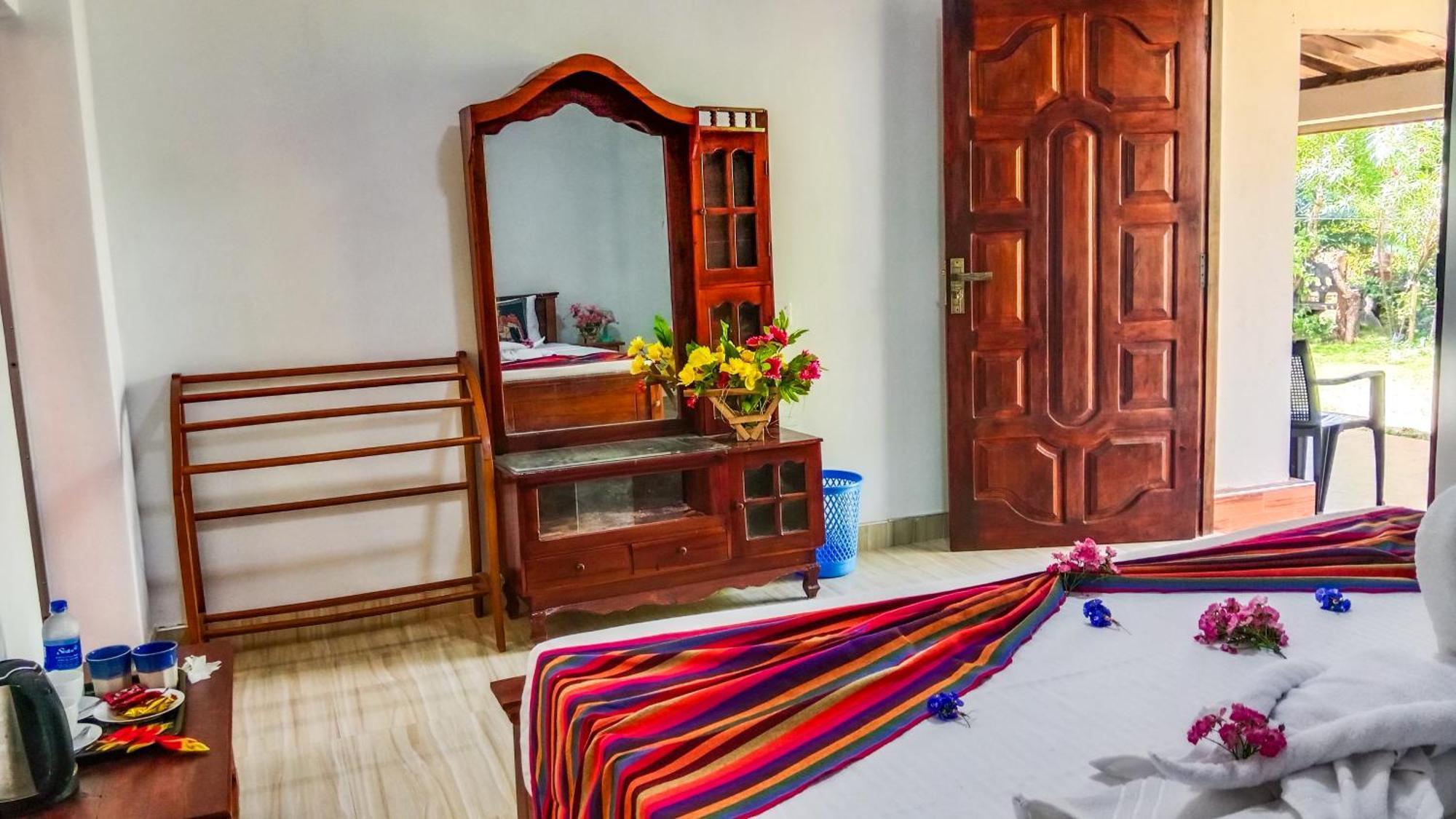 Gimhana Homestay Сигирия Экстерьер фото