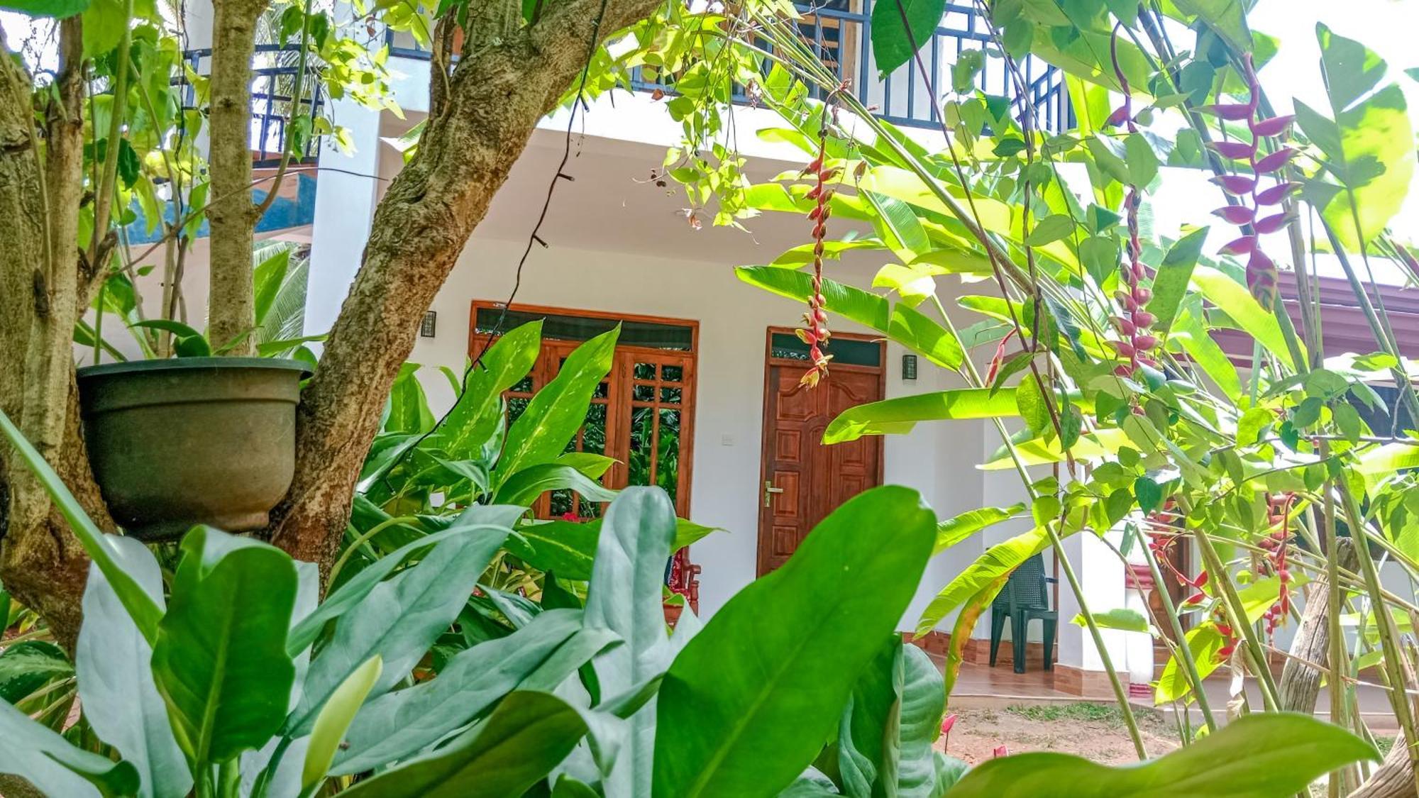 Gimhana Homestay Сигирия Экстерьер фото