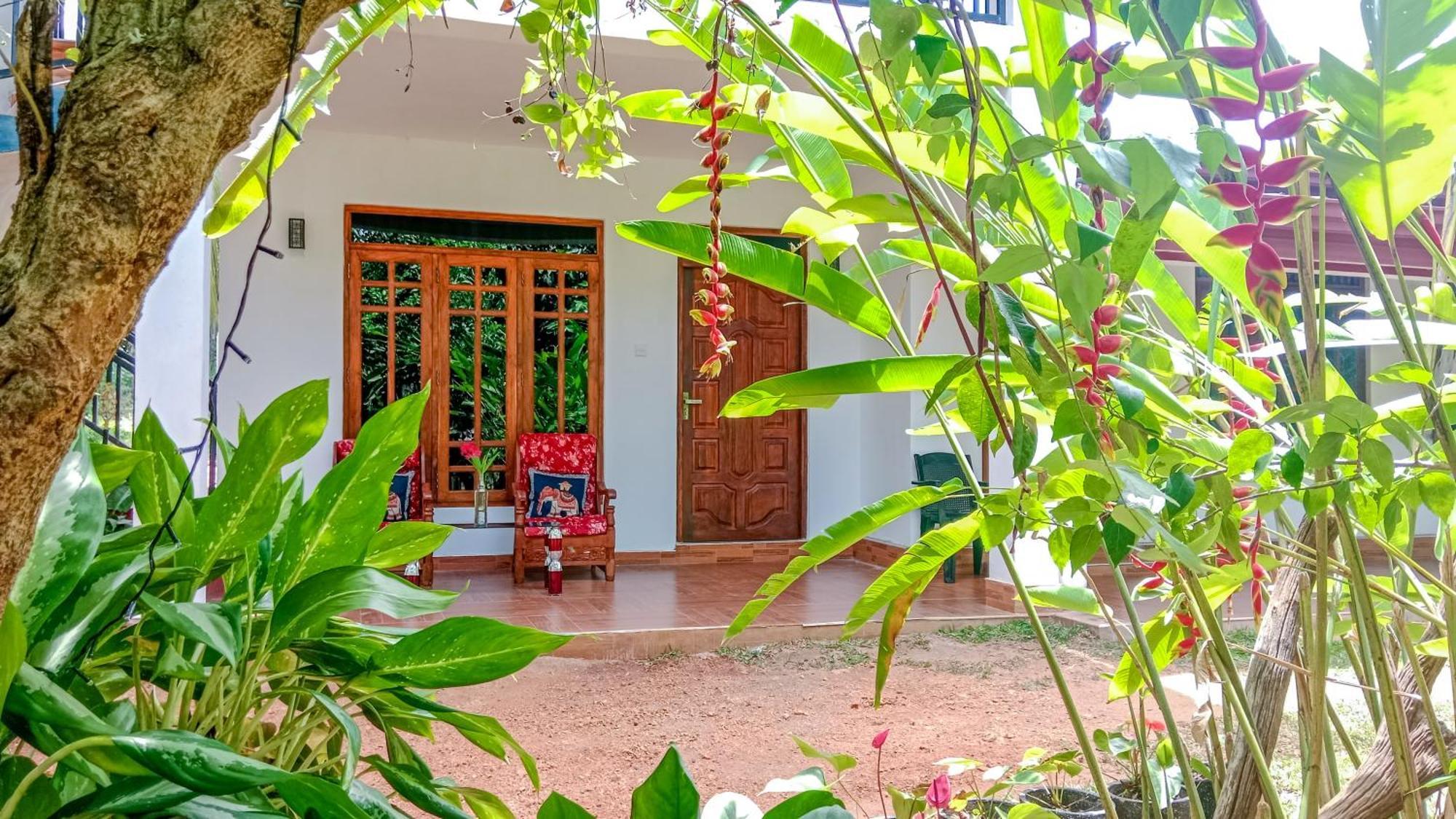 Gimhana Homestay Сигирия Экстерьер фото