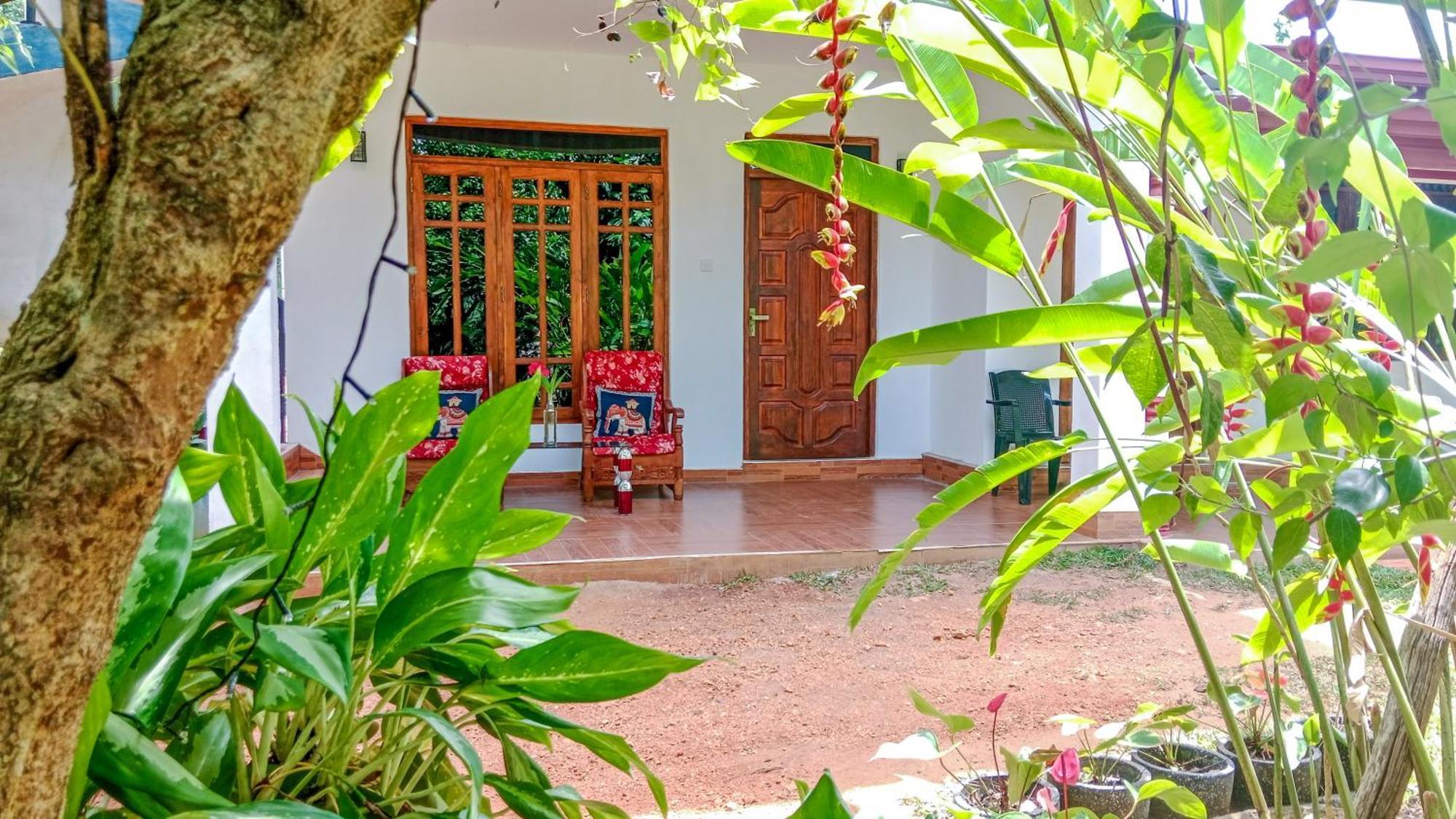Gimhana Homestay Сигирия Экстерьер фото