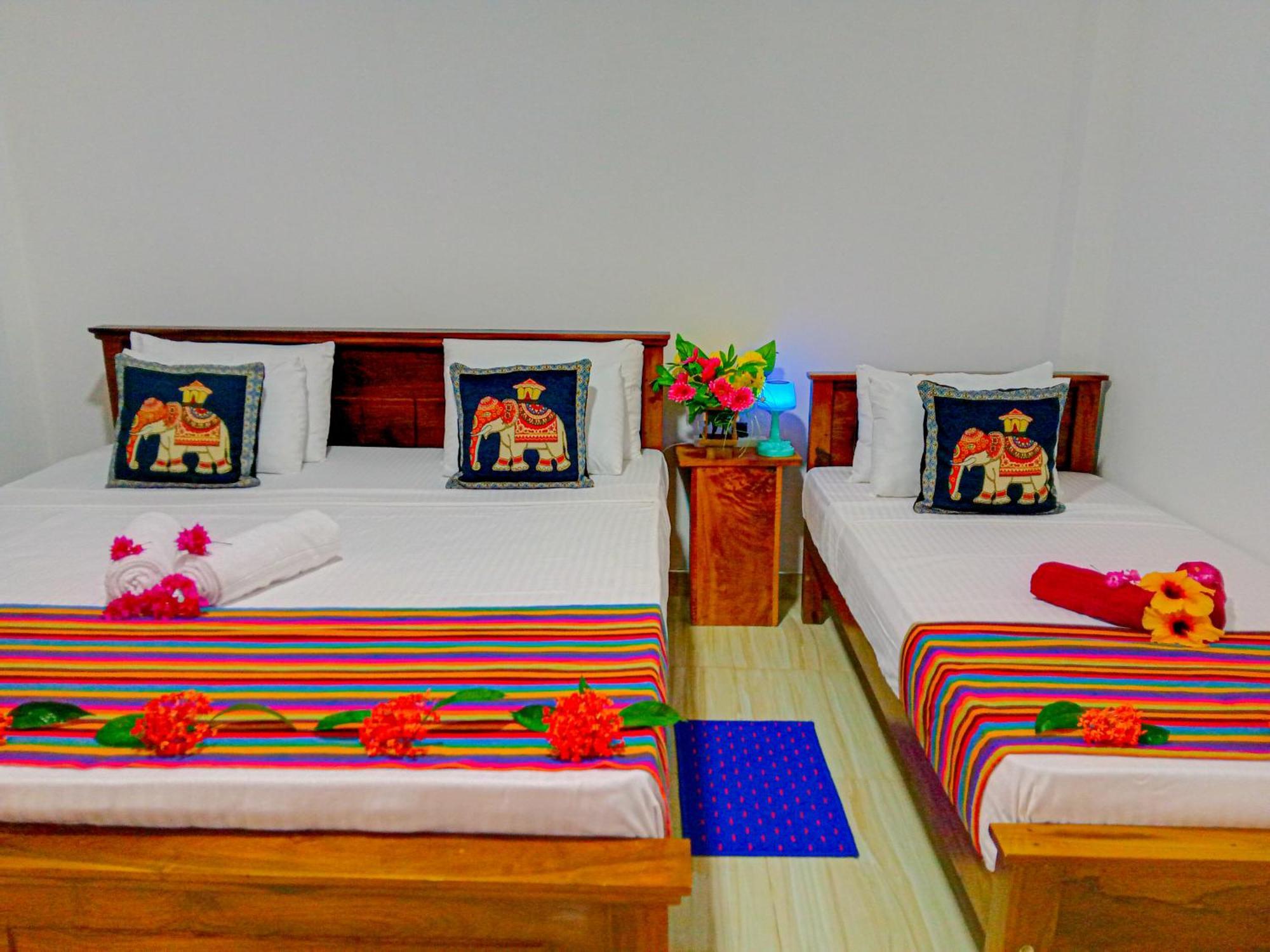 Gimhana Homestay Сигирия Экстерьер фото