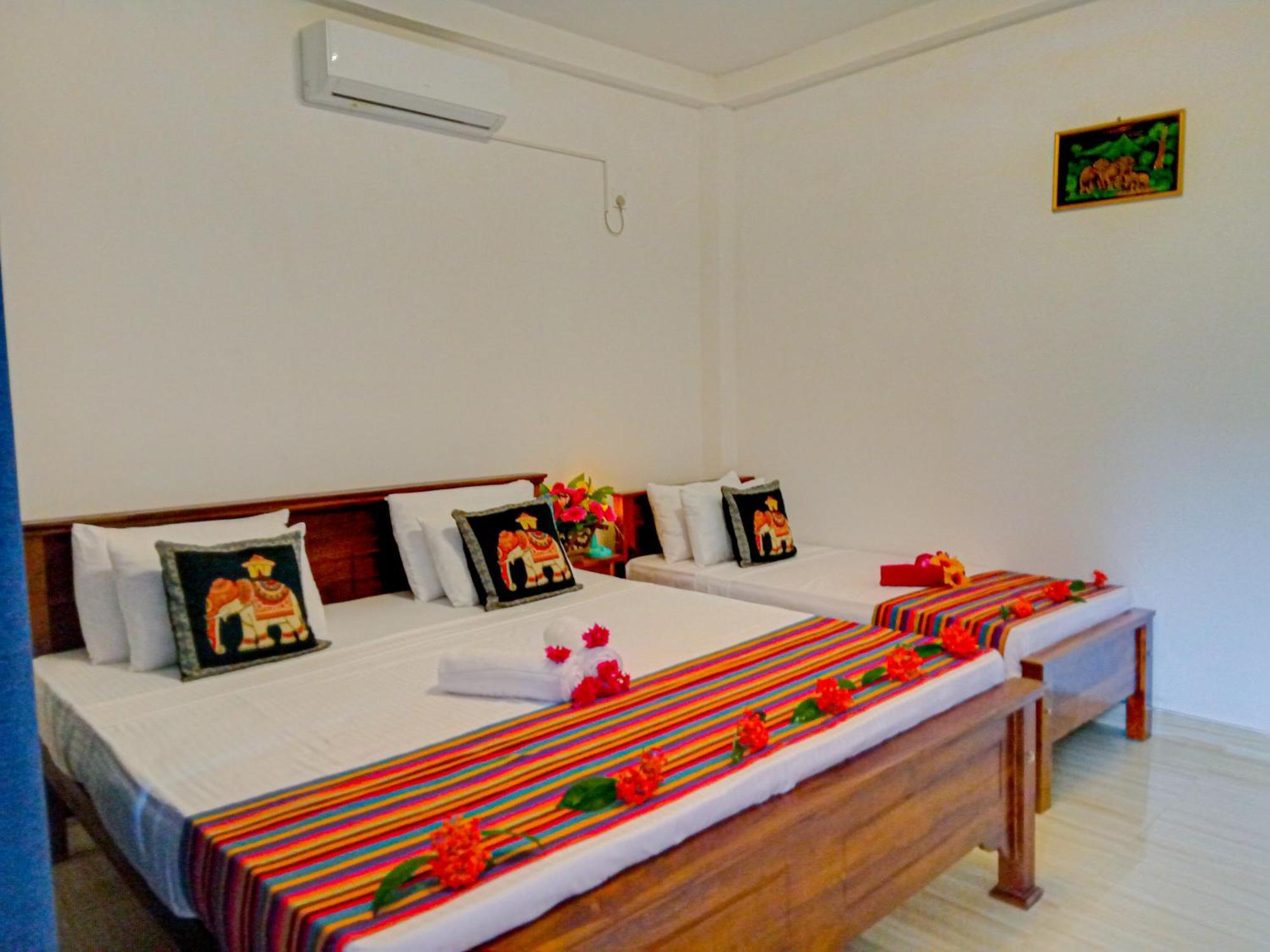 Gimhana Homestay Сигирия Экстерьер фото